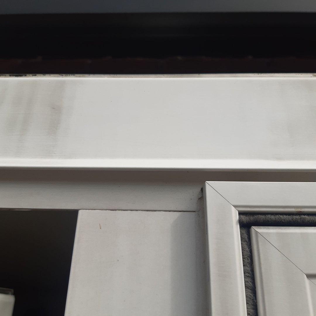 Wintergartenumrandung mit Tiefengrundentferner gereinigt